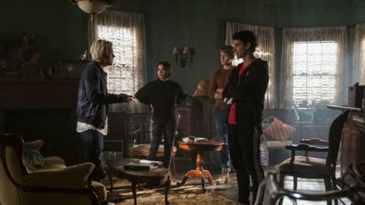 THE ORDER (L to R) JAKE MANLEY as JACK MORTON, DEVERY JACOBS as LILITH BATHORY, THOMAS ELMS as HAMISH DUKE, and ADAM DIMARCO as RANDALL CARPIO in episode 203 of THE ORDER Cr. BETTINA STRAUSS/NETFLIX © 2020