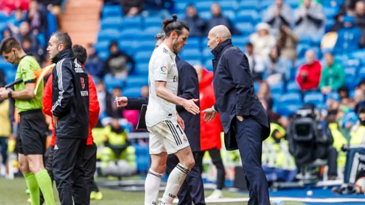 MADRID, SPAIN - APRIL 06: Head coach Zinedine Zidane of Real Madrid speaks with Gareth Bale of Real Madrid during the La Liga match between Real Madrid CF and SD Eibar at Estadio Santiago Bernabeu on April 06, 2019 in Madrid, Spain. (Photo by TF-Images/Getty Images)