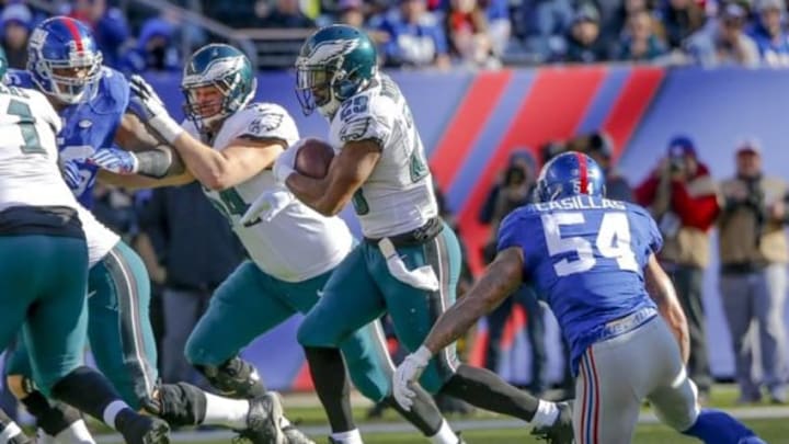 Jan 3, 2016; East Rutherford, NJ, USA; Philadelphia Eagles running back DeMarco Murray (29) carries the ball to score a touchdown during the first quarter against the New York Giants at MetLife Stadium. Mandatory Credit: Jim O