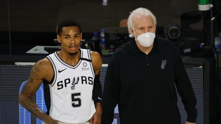 LAKE BUENA VISTA, FLORIDA – AUGUST 13: Gregg Popovich of the San Antonio Spurs talks with Dejounte Murray (Photo by Kevin C. Cox/Getty Images)