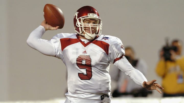 SHREVEPORT, LA – DECEMBER 31: Quarterback Matt Jones #9 of the Arkansas Razorbacks throws the football during the Independence Bowl game against the Missouri Tigers in Independence Stadium on December 31, 2003 in Shreveport, Louisiana. Arkansas defeated Missouri 27-14. (Photo by Chris Graythen/Getty Images)
