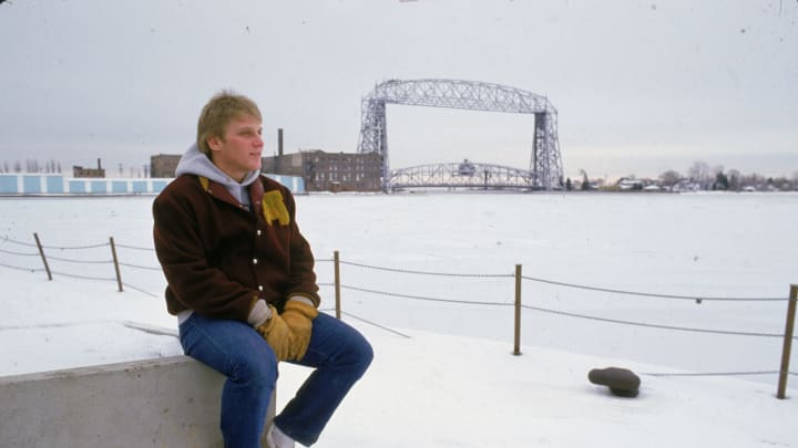 Canadian hockey player Brett Hull of the University of Minnesota-Duluth sits outside on a snowy concrete piling near Duluth’s Aerial Lift Bridge, 1985. The bridge was built in 1905 by engineers Thomas F. McGilvray and C. A. P. Turner. (Photo by Bruce Bennett Studios/Getty Images)