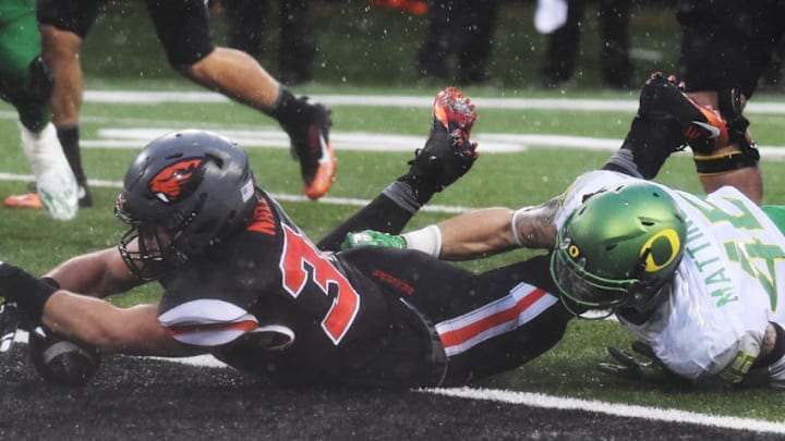 CORVALLIS, OR - NOVEMBER 26: Running back Ryan Nall