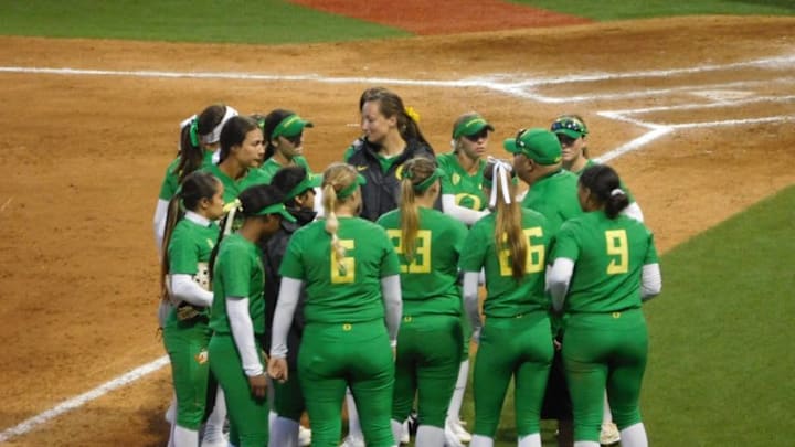 The Oregon Ducks Softball team gets set to take the field at Jane Sanders Stadium.Justin Phllips/KPNW Sports