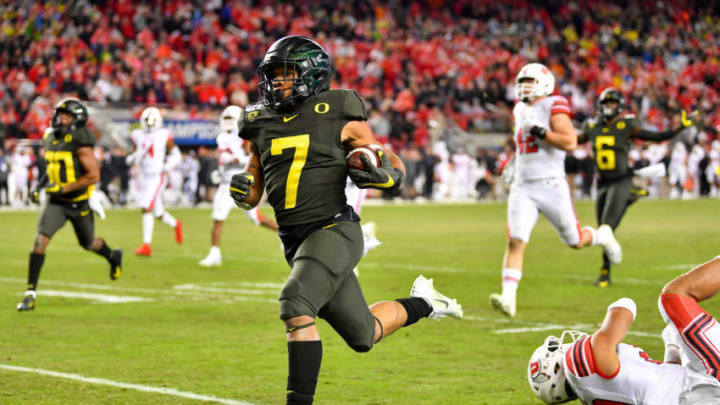 SANTA CLARA, CALIFORNIA - DECEMBER 06: CJ Verdell #7 of the Oregon Ducks breaks free for a 70 yard touchdown run in the middle of the fourth quarter during the Pac-12 Championship football game against the Utah Utes at Levi's Stadium on December 6, 2019 in Santa Clara, California. The Oregon Ducks won 37-15. (Alika Jenner/Getty Images)