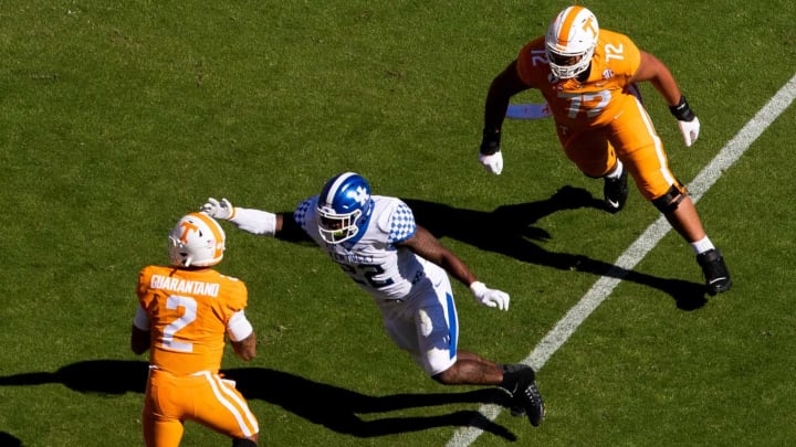 Tennessee offensive lineman Darnell Wright (72) can’t contain Kentucky linebacker Chris Oats (22) as Oats sacks Tennessee quarterback Jarrett Guarantano (2) during a SEC conference football game between the Tennessee Volunteers and the Kentucky Wildcats held at Neyland Stadium in Knoxville, Tenn., on Saturday, October 17, 2020.Kns Ut Football Kentucky Bp