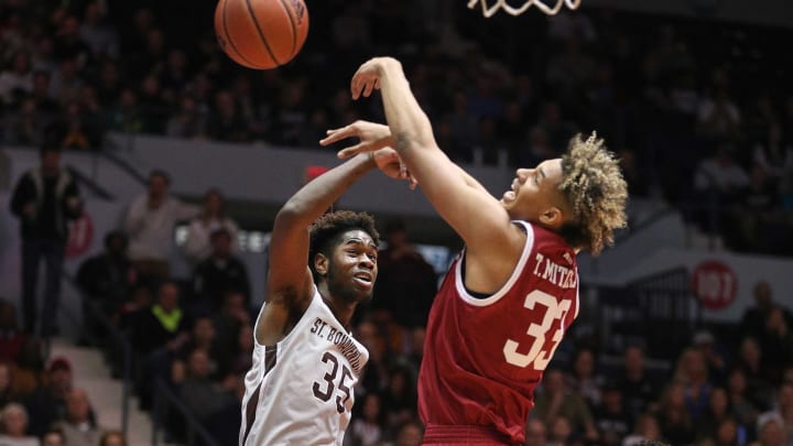 St. Bonaventure’s Justin Winston (35) has his pass blocked by Tre Mitchell Atlantic 10 Basketball Jg 011520 Bonnies 14