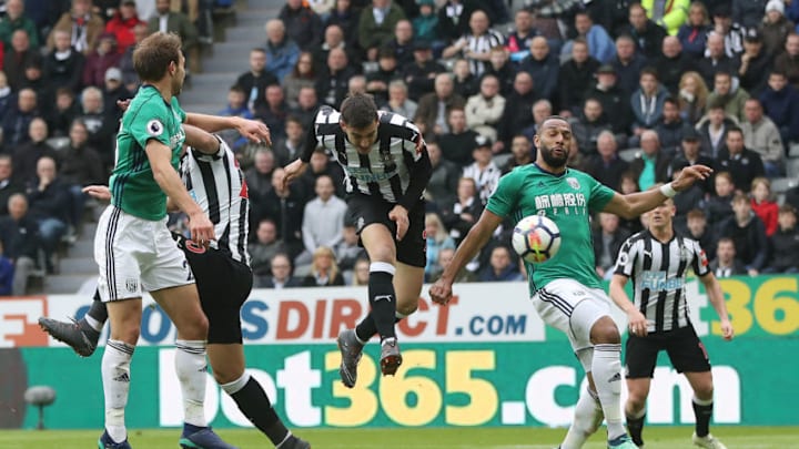 NEWCASTLE UPON TYNE, ENGLAND - APRIL 28: Joselu of Newcastle United heads at goal during the Premier League match between Newcastle United and West Bromwich Albion at St. James Park on April 28, 2018 in Newcastle upon Tyne, England. (Photo by Ian MacNicol/Getty Images)