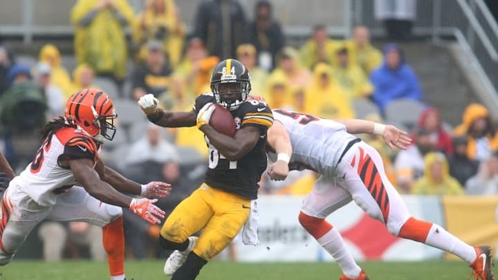 Sep 18, 2016; Pittsburgh, PA, USA; Pittsburgh Steelers wide receiver Antonio Brown (84) returns a punt against the Cincinnati Bengals during the first quarter at Heinz Field. Mandatory Credit: Charles LeClaire-USA TODAY Sports