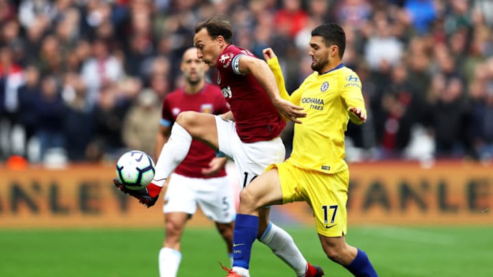 LONDON, ENGLAND - SEPTEMBER 23: Mark Noble of West Ham United controls the ball under pressure from Mateo Kovacic of Chelsea during the Premier League match between West Ham United and Chelsea FC at London Stadium on September 23, 2018 in London, United Kingdom. (Photo by Dan Istitene/Getty Images)