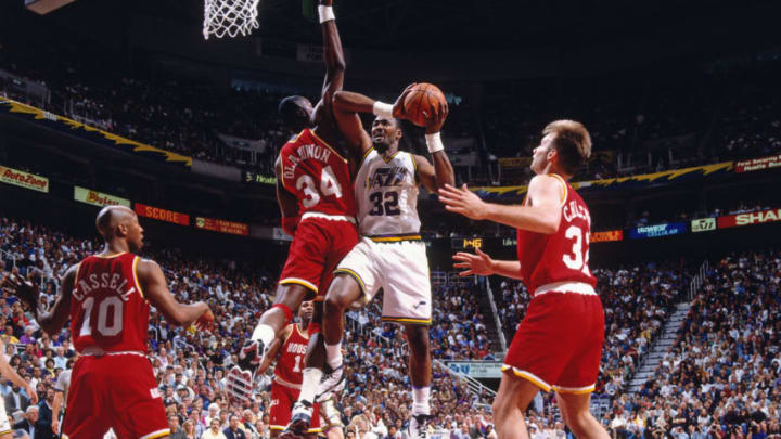 SALT LAKE CITY, UT - 1995: Karl Malone #32 of the Utah Jazz drives against Hakeem Olajuwon #34 of the Houston Rockets in Game Five of the Western Conference Quarterfinals as part of the 1995 NBA Playoffs at the Delta Center in Salt Lake City, Utah circa 1995. Copyright 1995 NBAE (Photo by Andrew D Bernstein/NBAE via Getty Images)