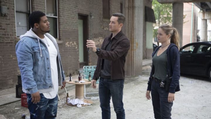 CHICAGO P.D. -- "Ride Along" Episode 604 -- Pictured: (l-r) Nathaniel Williams as Bernardo Garcia, Jesse Lee Soffer as Jay Halstead, Tracy Spiridakos as Hailey Upton -- (Photo by: Adrian Burrows/NBC)