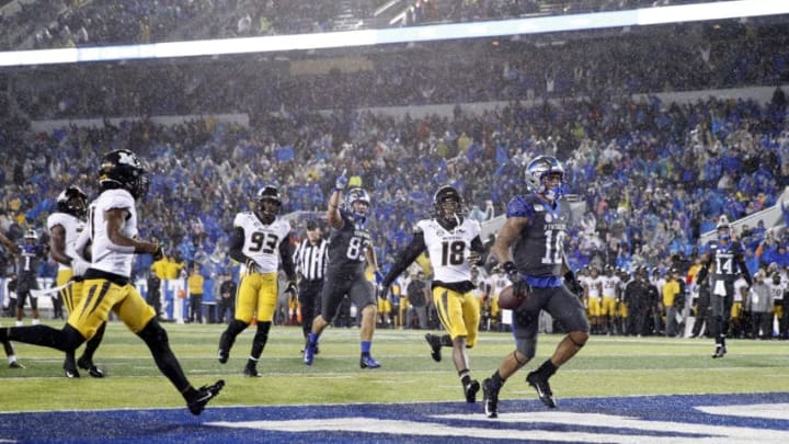 LEXINGTON, KY - OCTOBER 26: Asim Rose #10 of the Kentucky Wildcats runs into the end zone for a 20-yard touchdown in the second quarter against the Missouri Tigers at Kroger Field on October 26, 2019 in Lexington, Kentucky. (Photo by Joe Robbins/Getty Images)
