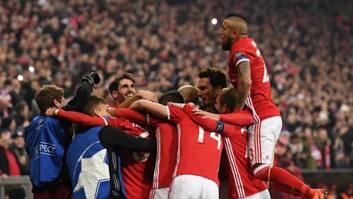 MUNICH, GERMANY - FEBRUARY 14: Players of Munich celebrate during the UEFA Champions League round of 16 soccer match between FC Bayern Munich and Arsenal London, at the Allianz Arena in Munich, Germany on February 15, 2016. (Photo by Lukas Barth/Anadolu Agency/Getty Images)
