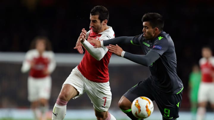 LONDON, ENGLAND - NOVEMBER 08: Henrikh Mkhitaryan of Arsenal and Marcos Acuna of Sporting CP battle for the ball during the UEFA Europa League Group E match between Arsenal and Sporting CP at Emirates Stadium on November 8, 2018 in London, United Kingdom. (Photo by Richard Heathcote/Getty Images)