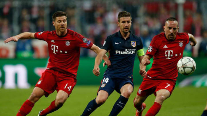 MUNICH, GERMANY – MAY 03: Gabi (C) of Atletico Madrid is challenged by Xabi Alonso (L) and Franck Ribery of Bayern Munich during UEFA Champions League semi final second leg match between FC Bayern Muenchen and Club Atletico de Madrid at Allianz Arena on May 3, 2016 in Munich, Germany. (Photo by Boris Streubel/Getty Images)