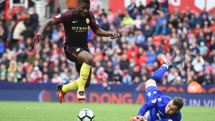 Manchester City's Nigerian striker Kelechi Iheanacho (L) takes the ball past Stoke City's Irish goalkeeper Shay Given in the build up to their third goal during the English Premier League football match between Stoke City and Manchester City at the Bet365 Stadium in Stoke-on-Trent, central England on August 20, 2016. Manchester City won the game 4-1. / AFP / Paul ELLIS / RESTRICTED TO EDITORIAL USE. No use with unauthorized audio, video, data, fixture lists, club/league logos or 'live' services. Online in-match use limited to 75 images, no video emulation. No use in betting, games or single club/league/player publications. / (Photo credit should read PAUL ELLIS/AFP/Getty Images)