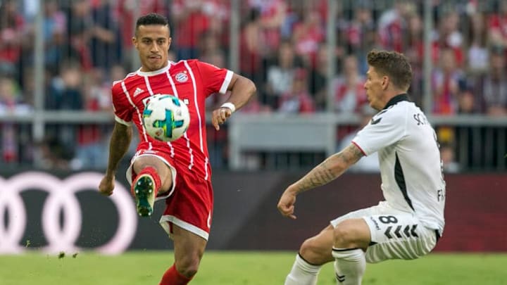 MUNICH, GERMANY - OCTOBER 14: Thiago Alcantara of Bayern Muenchen while Mike Frantz of Freiburg looks on (r) during the Bundesliga match between FC Bayern Muenchen and Sport-Club Freiburg at Allianz Arena on October 14, 2017 in Munich, Germany. (Photo by Jan Hetfleisch/Bongarts/Getty Images)