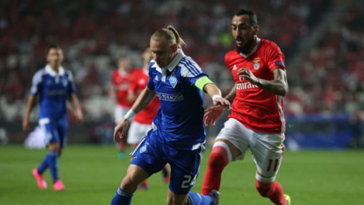 LISBON, PORTUGAL – NOVEMBER 1: FC Dynamo Kyiv’s defender Domagoj Vida from Croacia (L) with SL Benfica’s forward from Greece Kostas Mitroglou (R) in action during the UEFA Champions League match between SL Benfica and FC Dynamo Kyiv at Estadio da Luz on November 1, 2016 in Lisbon, Portugal. (Photo by Gualter Fatia/Getty Images)