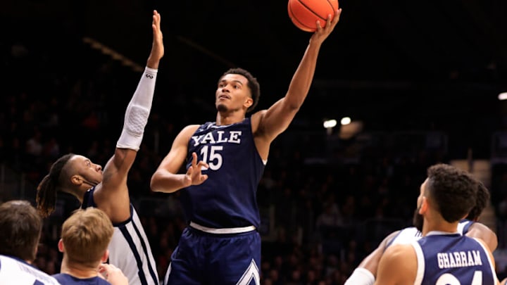 INDIANAPOLIS, INDIANA - DECEMBER 06: EJ Jarvis #15 of the Yale Bulldogs takes a shot over Manny Bates #15 of the Butler Bulldogs at Hinkle Fieldhouse on December 06, 2022 in Indianapolis, Indiana. (Photo by Justin Casterline/Getty Images)