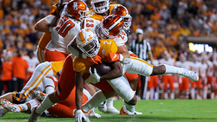 Sep 2, 2021; Knoxville, Tennessee, USA; Tennessee Volunteers running back Jabari Small (2) runs for a touchdown against Bowling Green Falcons linebacker Darren Anders (23) during the first quarter at Neyland Stadium. Mandatory Credit: Randy Sartin-USA TODAY Sports