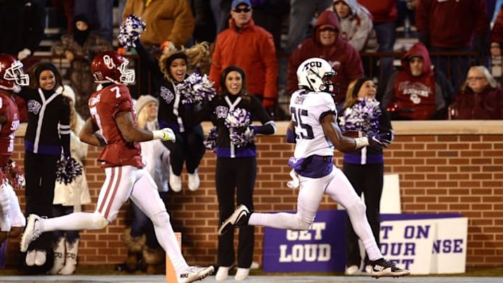 Nov 21, 2015; Norman, OK, USA; TCU Horned Frogs wide receiver KaVontae Turpin (25) runs for a long touchdown as Oklahoma Sooners cornerback Jordan Thomas (7) pursues during the fourth quarter at Gaylord Family - Oklahoma Memorial Stadium. Mandatory Credit: Mark D. Smith-USA TODAY Sports