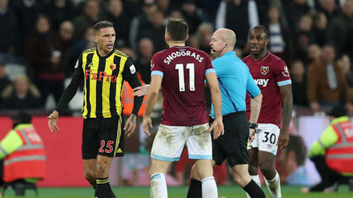 LONDON, ENGLAND - DECEMBER 22: Jose Holebas of Watford clashes with Robert Snodgrass of West Ham United as referee Lee Mason attempts to calm the two down during the Premier League match between West Ham United and Watford FC at London Stadium on December 22, 2018 in London, United Kingdom. (Photo by Christopher Lee/Getty Images)