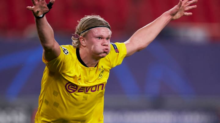 SEVILLE, SPAIN - FEBRUARY 17: Erling Haaland of Borussia Dortmund celebrates after scoring his team's second goal during the UEFA Champions League Round of 16 match between Sevilla FC and Borussia Dortmund at Estadio Ramon Sanchez Pizjuan on February 17, 2021 in Seville, Spain. Sporting stadiums around Spain remain under strict restrictions due to the Coronavirus Pandemic as Government social distancing laws prohibit fans inside venues resulting in games being played behind closed doors. (Photo by Mateo Villalba/Quality Sport Images/Getty Images)