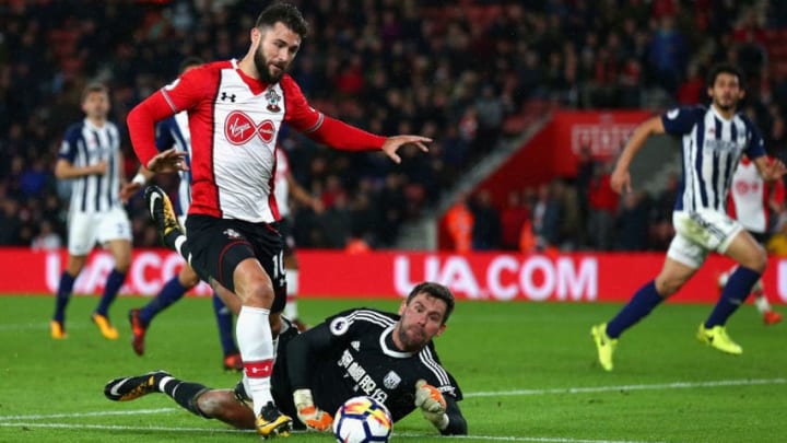 SOUTHAMPTON, ENGLAND – OCTOBER 21: Charlie Austin of Southampton takes the ball around Ben Foster of West Bromwich Albion during the Premier League match between Southampton and West Bromwich Albion at St Mary’s Stadium on October 21, 2017 in Southampton, England. (Photo by Steve Bardens/Getty Images)