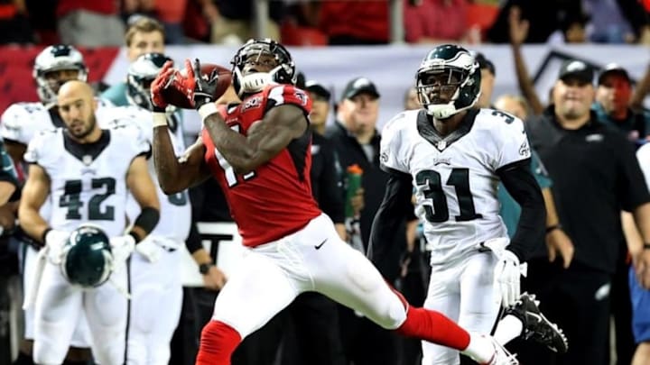 Sep 14, 2015; Atlanta, GA, USA; Atlanta Falcons wide receiver Julio Jones (11) catches a pass past Philadelphia Eagles defensive back Byron Maxwell (31) in the fourth quarter at the Georgia Dome. Mandatory Credit: Jason Getz-USA TODAY Sports Sep 14, 2015; Atlanta, GA, USA; Atlanta Falcons wide receiver Julio Jones (11) catches a pass past Philadelphia Eagles defensive back Byron Maxwell (31) in the fourth quarter at the Georgia Dome. Mandatory Credit: Jason Getz-USA TODAY Sports