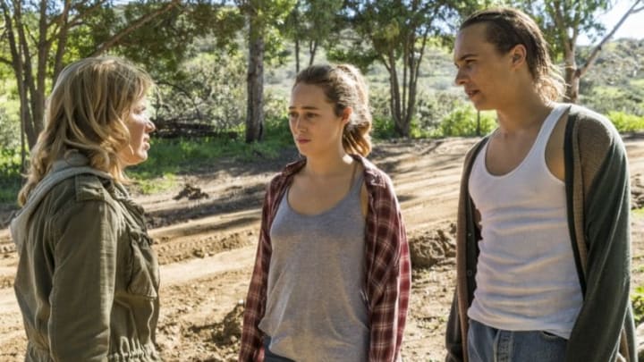 Alycia Debnam-Carey as Alicia Clark, Frank Dillane as Nick Clark, Kim Dickens as Madison Clark - Fear the Walking Dead _ Season 3, Episode 5 - Photo Credit: Richard Foreman, Jr/AMC