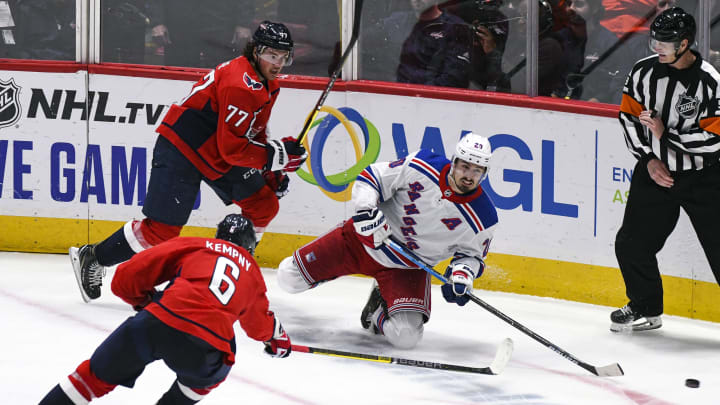 WASHINGTON, DC – OCTOBER 18: New York Rangers center Chris Kreider (20) makes a third period pass from his knees after colliding with Washington Capitals right wing T.J. Oshie (77) on October 18, 2019, at the Capital One Arena in Washington, D.C. (Photo by Mark Goldman/Icon Sportswire via Getty Images)