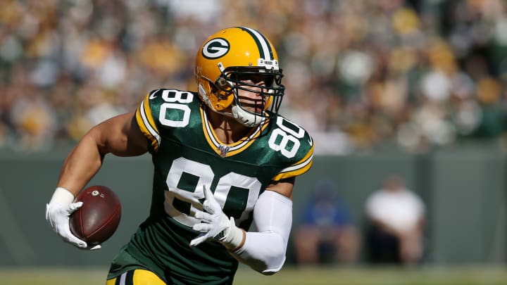 GREEN BAY, WISCONSIN – OCTOBER 20: Jimmy Graham #80 of the Green Bay Packers runs with the ball during the first half against the Oakland Raiders in the game at Lambeau Field on October 20, 2019 in Green Bay, Wisconsin. (Photo by Dylan Buell/Getty Images)