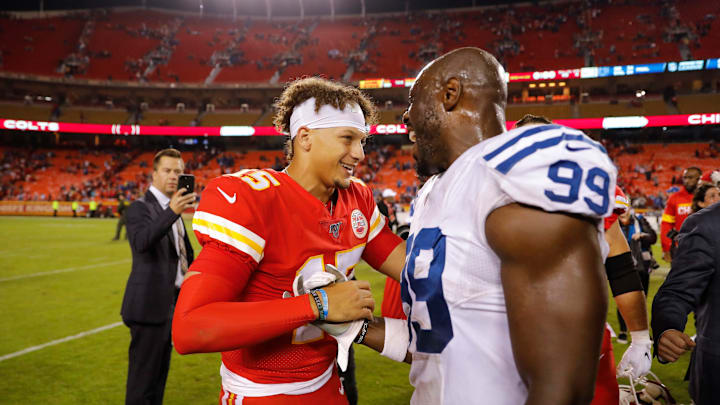 KANSAS CITY, MO – OCTOBER 06: Patrick Mahomes #15 of the Kansas City Chiefs greets former teammate and current defensive end Justin Houston #99 of the Indianapolis Colts following the 19-13 Colts victory over the Chiefs at Arrowhead Stadium on October 6, 2019 in Kansas City, Missouri. (Photo by David Eulitt/Getty Images)