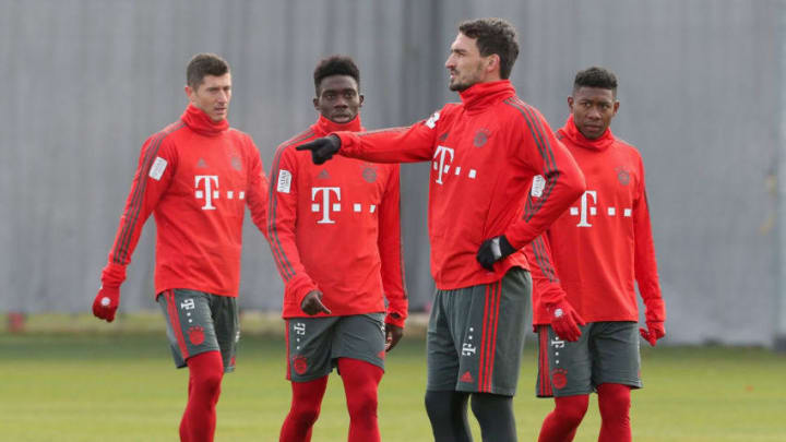 MUNICH, GERMANY - NOVEMBER 22: Robert Lewandowski, Alphonso Davies, Mats Hummels and David Alaba (L-R) of FC Bayern Muenchen practice during a training session at the club's Saebener Strasse training ground on November 22, 2018 in Munich, Germany. (Photo by A. Beier/Getty Images for FC Bayern)
