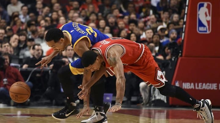 Jan 20, 2016; Chicago, IL, USA; Golden State Warriors guard Shaun Livingston (34) and Chicago Bulls guard Derrick Rose (1) go for the ball during the second half at the United Center. The Golden State Warriors won 125-94. Mandatory Credit: David Banks-USA TODAY Sports