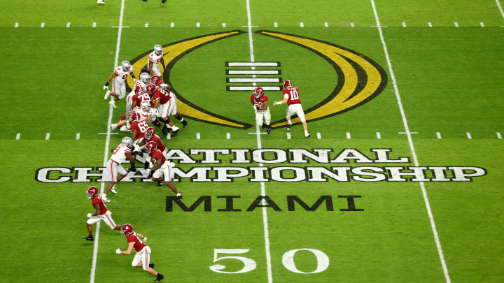 MIAMI GARDENS, FL – JANUARY 11: Mac Jones #10 of the Alabama Crimson Tide hands off to Najee Harris #22 against the Ohio State Buckeyes during the College Football Playoff National Championship held at Hard Rock Stadium on January 11, 2021 in Miami Gardens, Florida. (Photo by Jamie Schwaberow/Getty Images)