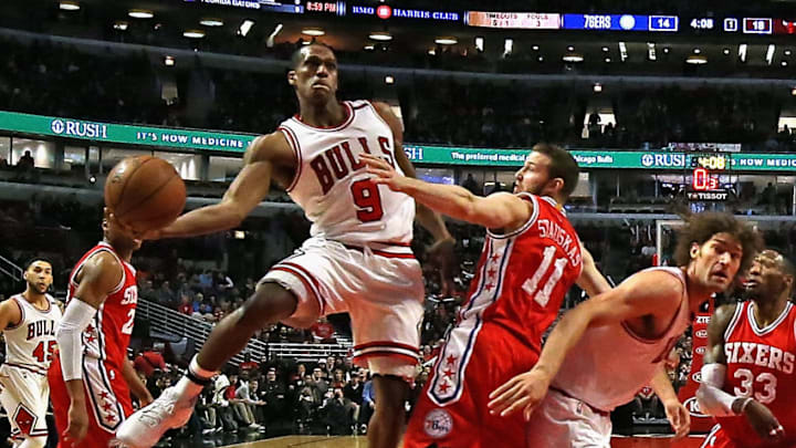 CHICAGO, IL - MARCH 24: Rajon Rondo #9 of the Chicago Bulls drivws past Nik Stauskas #11 of the Philadelphia 76ers at the United Center on March 24, 2017 in Chicago, Illinois. NOTE TO USER: User expressly acknowledges and agrees that, by downloading and/or using this photograph, user is consenting to the terms and conditions of the Getty Images License Agreement. (Photo by Jonathan Daniel/Getty Images)