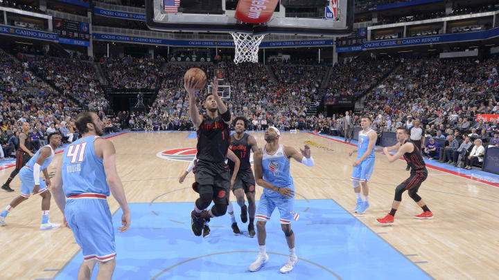 SACRAMENTO, CA – FEBRUARY 9: Evan Turner #1 of the Portland Trail Blazers shoots a layup against the Sacramento Kings on February 9, 2018 at Golden 1 Center in Sacramento, California. NOTE TO USER: User expressly acknowledges and agrees that, by downloading and or using this photograph, User is consenting to the terms and conditions of the Getty Images Agreement. Mandatory Copyright Notice: Copyright 2018 NBAE (Photo by Rocky Widner/NBAE via Getty Images)