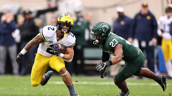 EAST LANSING, MICHIGAN – OCTOBER 30: Blake Corum #2 of the Michigan Wolverines plays against the Michigan State Spartans at Spartan Stadium on October 30, 2021 in East Lansing, Michigan. (Photo by Gregory Shamus/Getty Images)