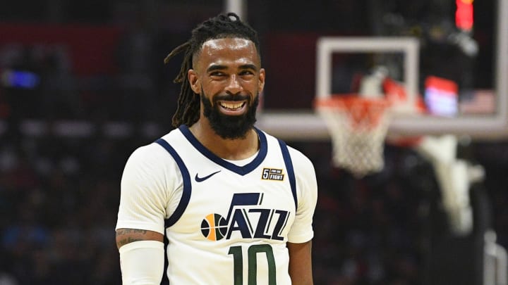LOS ANGELES, CA – NOVEMBER 03: Utah Jazz Guard Mike Conley (10) looks on during a NBA game between the Utah Jazz and the Los Angeles Clippers on November 3, 2019 at STAPLES Center in Los Angeles, CA. (Photo by Brian Rothmuller/Icon Sportswire via Getty Images)