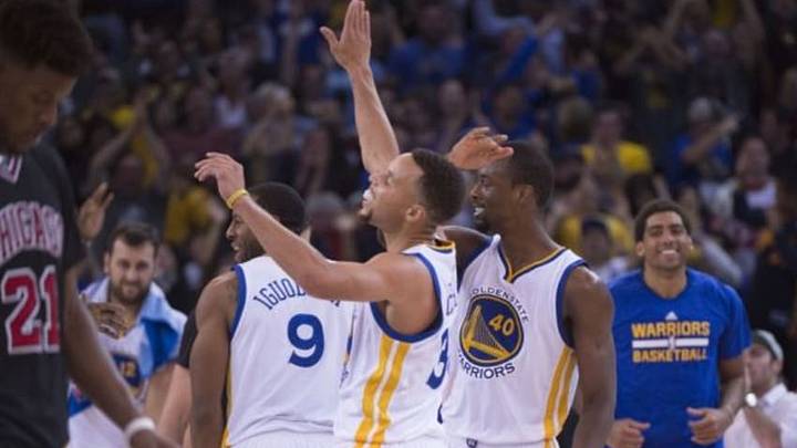 November 20, 2015; Oakland, CA, USA; Golden State Warriors forward Harrison Barnes (40) celebrates with guard Stephen Curry (30) during the fourth quarter against the Chicago Bulls at Oracle Arena. The Warriors defeated the Bulls 106-94. Mandatory Credit: Kyle Terada-USA TODAY Sports November 20, 2015; Oakland, CA, USA; Golden State Warriors forward Harrison Barnes (40) celebrates with guard Stephen Curry (30) during the fourth quarter against the Chicago Bulls at Oracle Arena. The Warriors defeated the Bulls 106-94. Mandatory Credit: Kyle Terada-USA TODAY Sports