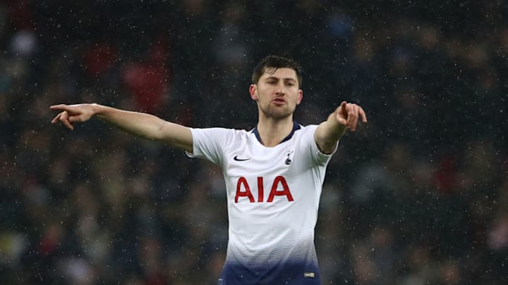 LONDON, ENGLAND - DECEMBER 15: Ben Davies of Spurs points instructions during the Premier League match between Tottenham Hotspur and Burnley FC at Tottenham Hotspur Stadium on December 15, 2018 in London, United Kingdom. (Photo by Julian Finney/Getty Images)