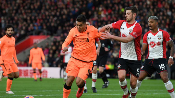 SOUTHAMPTON, ENGLAND - FEBRUARY 11: Roberto Firmino of Liverpool is challenged by Jack Stephens of Southampton during the Premier League match between Southampton and Liverpool at St Mary's Stadium on February 11, 2018 in Southampton, England. (Photo by Michael Regan/Getty Images)