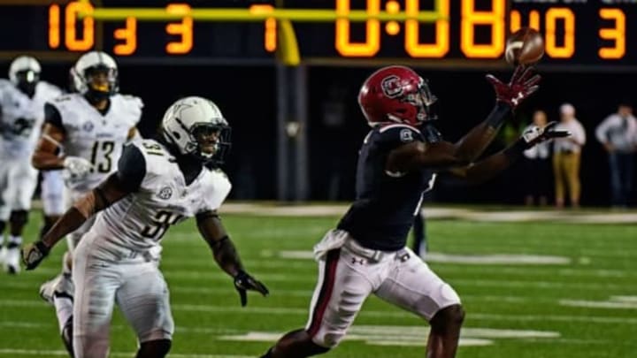 NASHVILLE, TN – SEPTEMBER 01: Wide receiver Deebo Samuel #1 makes a reception past Tre Herndon #31 of the Vanderbilt Commodores during the second half at Vanderbilt Stadium on September 1, 2016 in Nashville, Tennessee. (Photo by Frederick Breedon/Getty Images)