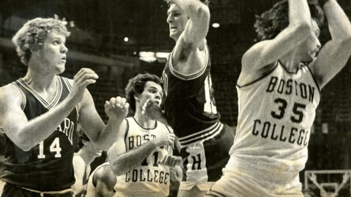 BOSTON – DECEMBER 19: Harvard’s Mark harris, Boston College’s Jim Sweeney, Harvard’s Bob Allen and Boston College’s Rick Kuhn in action on the court during a men’s college basketball game Dec. 19, 1978. (Photo by Janet Knott/The Boston Globe via Getty Images)