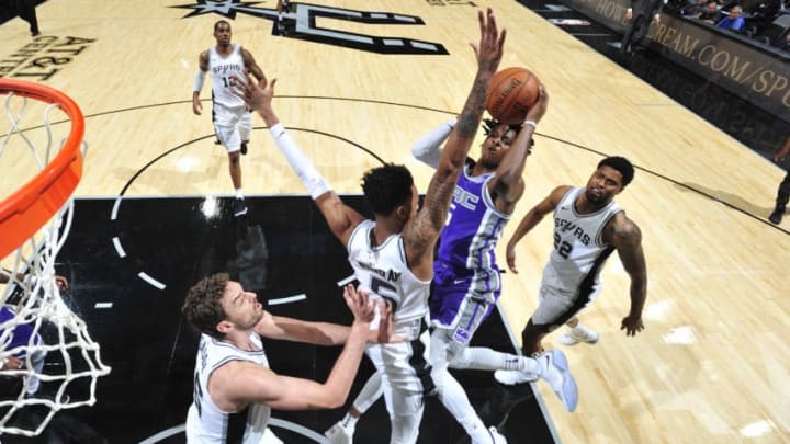 SAN ANTONIO, TX - OCTOBER 6: De'Aaron Fox #5 of the Sacramento Kings shoots the ball against the San Antonio Spurs on October 6, 2017 at the AT&T Center in San Antonio, Texas. NOTE TO USER: User expressly acknowledges and agrees that, by downloading and or using this photograph, user is consenting to the terms and conditions of the Getty Images License Agreement. Mandatory Copyright Notice: Copyright 2017 NBAE (Photos by Mark Sobhani/NBAE via Getty Images)