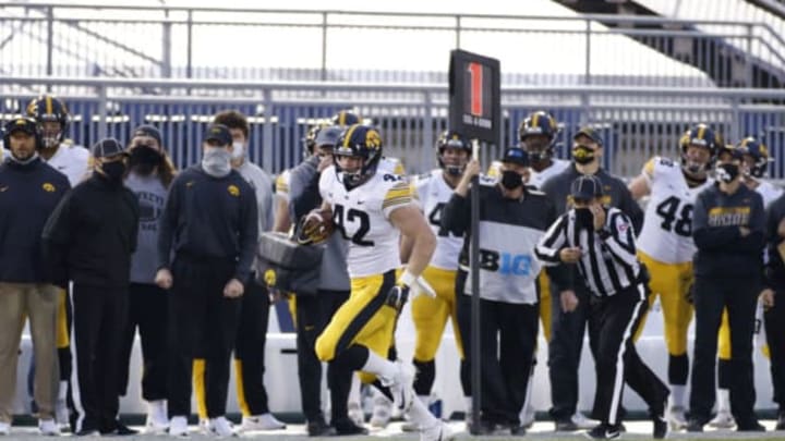 STATE COLLEGE, PA – NOVEMBER 21: Shaun Beyer #42 of the Iowa Hawkeyes runs with the ball after a reception against the Penn State Nittany Lions during a game at Beaver Stadium on November 21, 2020 in State College, Pennsylvania. Iowa won 41-21. (Photo by Joe Robbins/Getty Images)