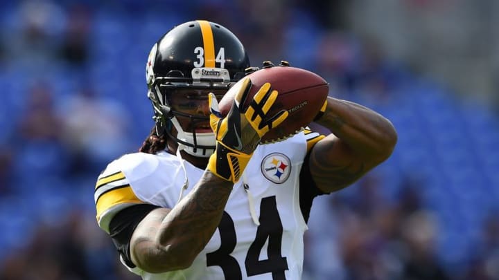 Nov 6, 2016; Baltimore, MD, USA; Pittsburgh Steelers running back DeAngelo Williams (34) catches a pass prior to the start of the game against the Baltimore Ravens at M&T Bank Stadium. Mandatory Credit: Tommy Gilligan-USA TODAY Sports