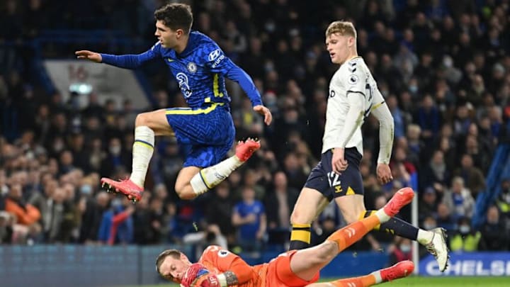 Everton's English goalkeeper Jordan Pickford saves at the feet of Chelsea's US midfielder Christian Pulisic (L) during the English Premier League football match between Chelsea and Everton at Stamford Bridge in London on December 16, 2021. - RESTRICTED TO EDITORIAL USE. No use with unauthorized audio, video, data, fixture lists, club/league logos or 'live' services. Online in-match use limited to 120 images. An additional 40 images may be used in extra time. No video emulation. Social media in-match use limited to 120 images. An additional 40 images may be used in extra time. No use in betting publications, games or single club/league/player publications. (Photo by JUSTIN TALLIS / AFP) / RESTRICTED TO EDITORIAL USE. No use with unauthorized audio, video, data, fixture lists, club/league logos or 'live' services. Online in-match use limited to 120 images. An additional 40 images may be used in extra time. No video emulation. Social media in-match use limited to 120 images. An additional 40 images may be used in extra time. No use in betting publications, games or single club/league/player publications. / RESTRICTED TO EDITORIAL USE. No use with unauthorized audio, video, data, fixture lists, club/league logos or 'live' services. Online in-match use limited to 120 images. An additional 40 images may be used in extra time. No video emulation. Social media in-match use limited to 120 images. An additional 40 images may be used in extra time. No use in betting publications, games or single club/league/player publications. (Photo by JUSTIN TALLIS/AFP via Getty Images)